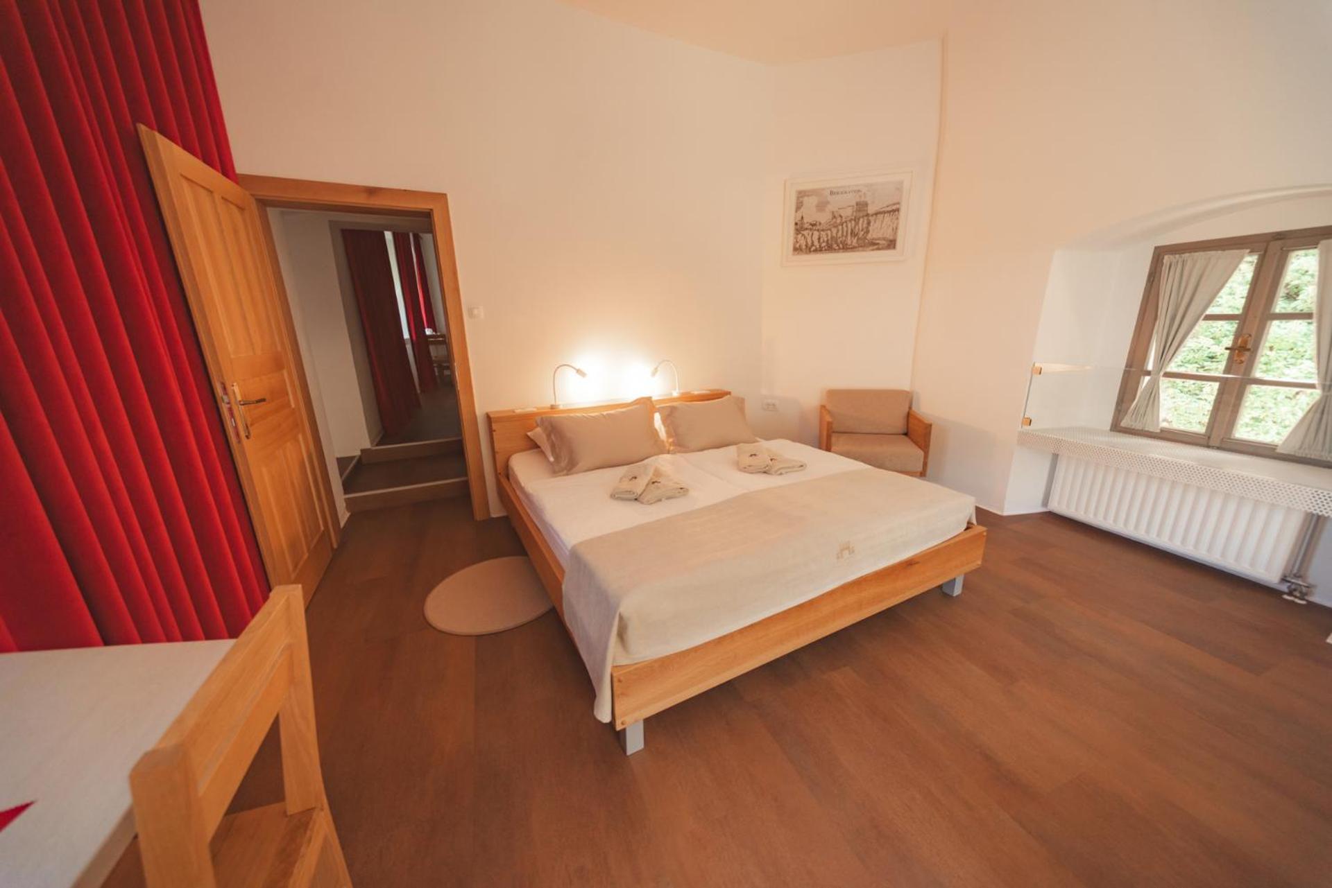 Rooms & Apartments Podsreda Castle Exterior photo